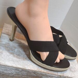 👍 Black Sandals.    A4